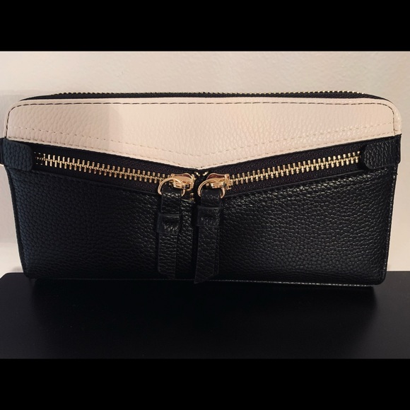 Zipper Wallet with Wrist Strap - NWT - Picture 2 of 6